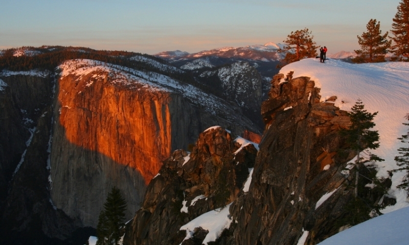 Snowshoeing to Dewey Point in Yosemite National Park