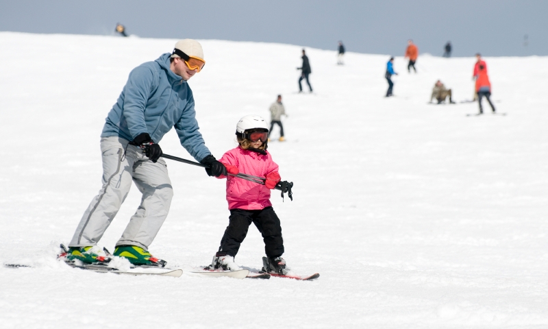 Kid learning to Ski
